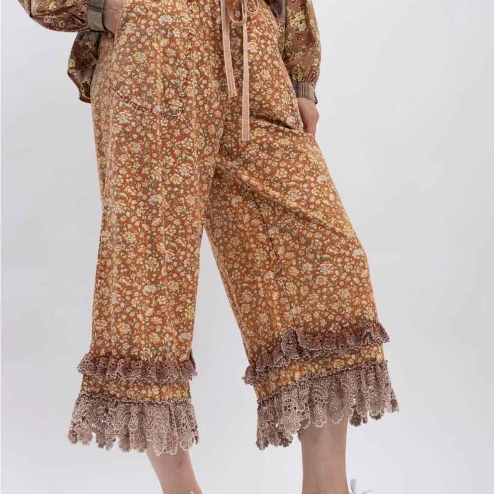 Floral Lace Trim Wide-Leg Bloomers - Picture 3 of 8